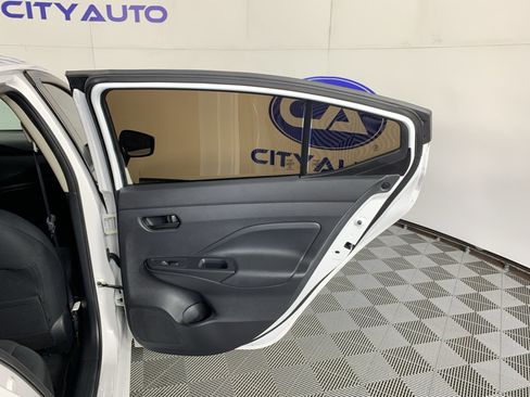 Used 2022 Nissan Versa S FWD image 34