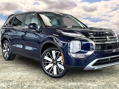 New 2026 Mitsubishi Outlander FWD image 1