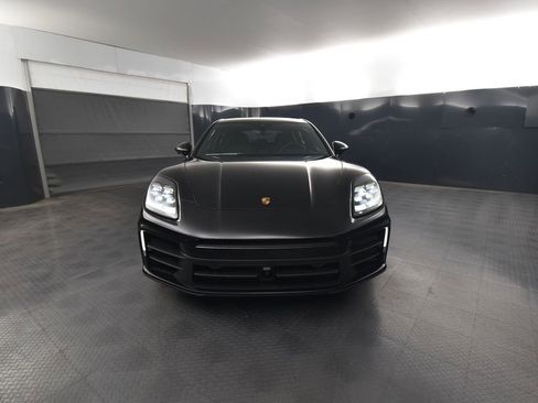 New 2025 Porsche Panamera 4 image 8