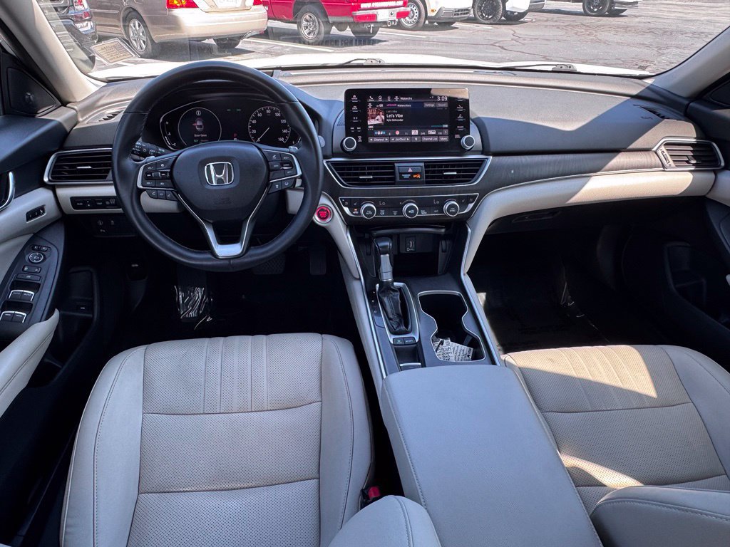 Used 2018 Honda Accord Touring image 5