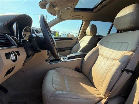 Used 2015 Mercedes-Benz GL 450 4MATIC image 23