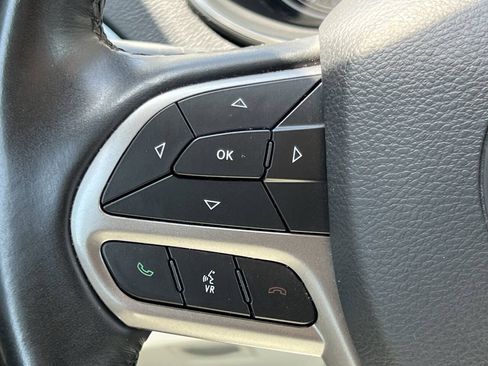 Used 2019 Jeep Cherokee Limited AWD/4WD image 24