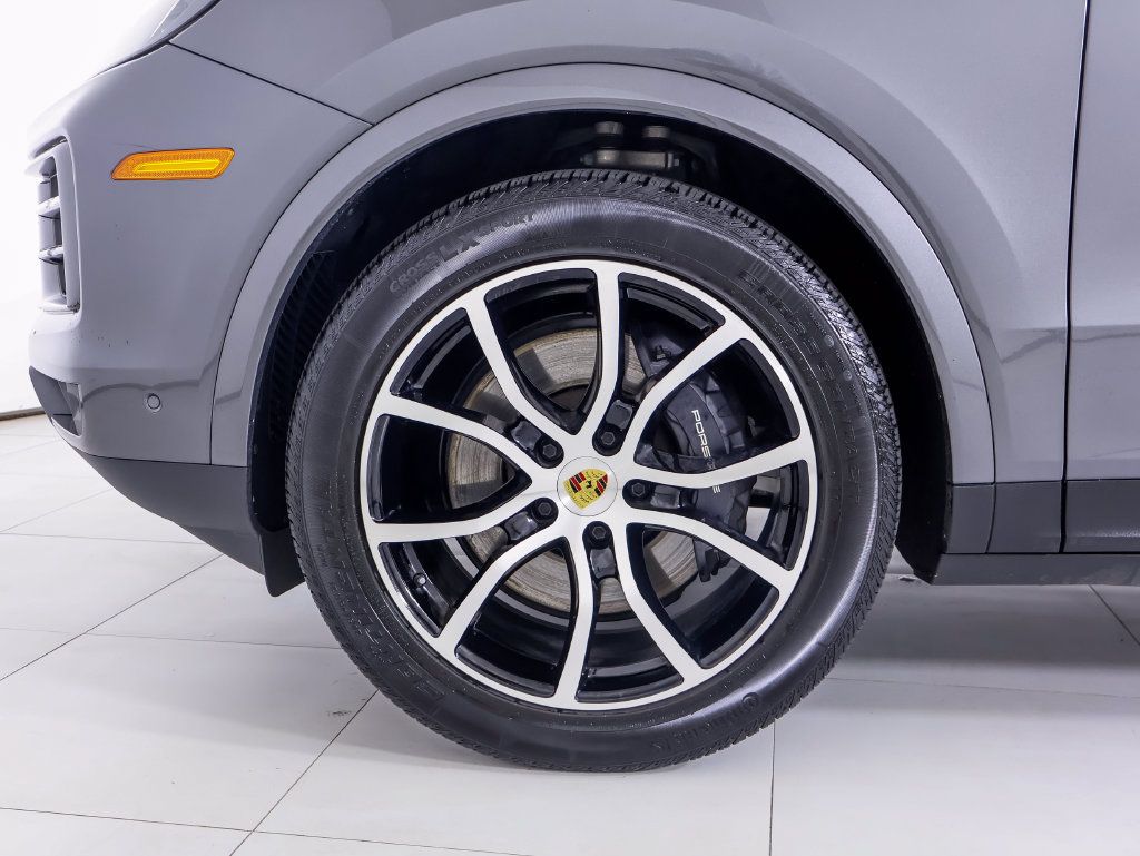 Certified 2024 Porsche Cayenne Coupe AWD/4WD image 33