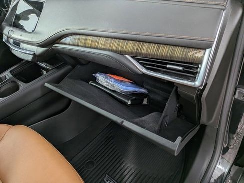 Used 2021 Cadillac XT4 Premium Luxury image 32