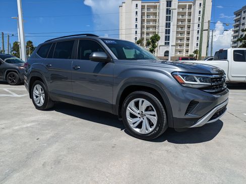 Certified 2023 Volkswagen Atlas SE FWD image 2
