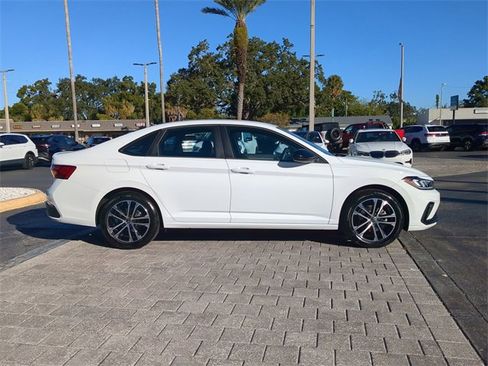 Certified 2025 Volkswagen Jetta Sport image 3