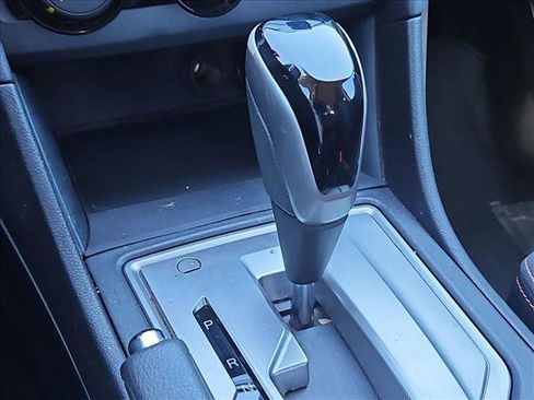 Used 2018 Subaru Crosstrek 2.0i Premium w/ Eyesight System image 12