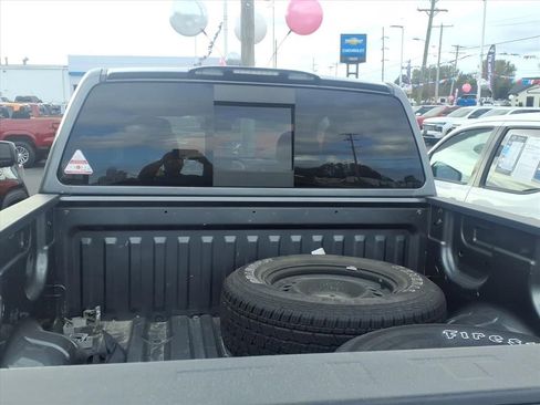 Used 2017 Nissan Titan SV image 30