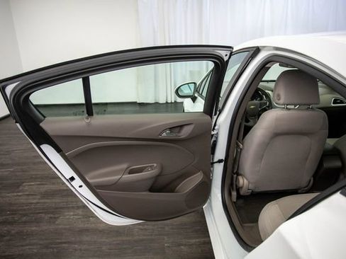 Used 2018 Chevrolet Cruze LS image 22