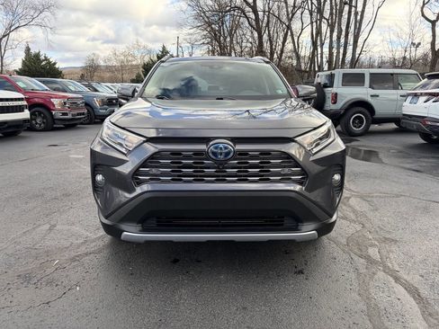 Used 2020 Toyota RAV4 Limited image 4
