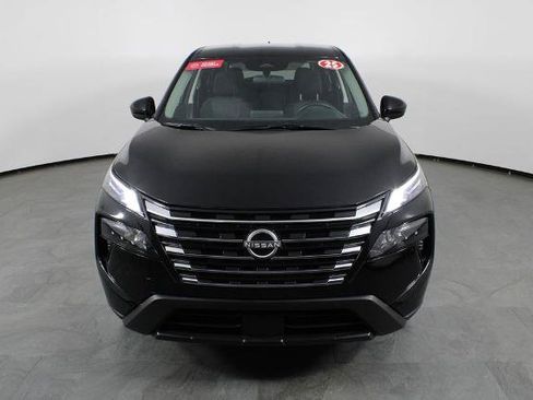 Certified 2025 Nissan Rogue SV AWD/4WD image 14
