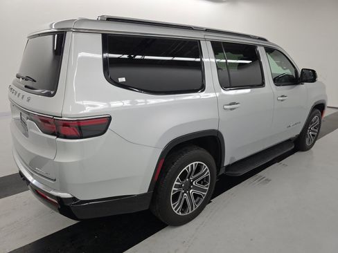 Used 2023 Jeep Wagoneer Series II RWD image 6
