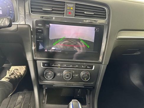 Used 2019 Volkswagen e-Golf SEL Premium image 22
