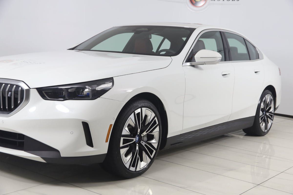 Used 2024 BMW i5 eDrive40i w/ Convenience Package RWD image 47