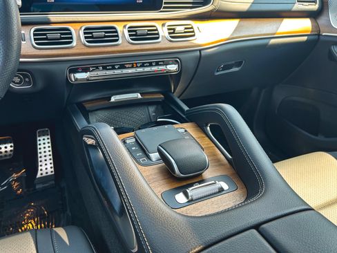 Used 2025 Mercedes-Benz GLS 450 4MATIC w/ AMG Line Exterior image 21