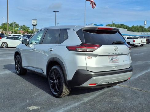 Used 2022 Nissan Rogue SV AWD/4WD image 16