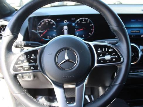 Used 2022 Mercedes-Benz GLB 250 image 15