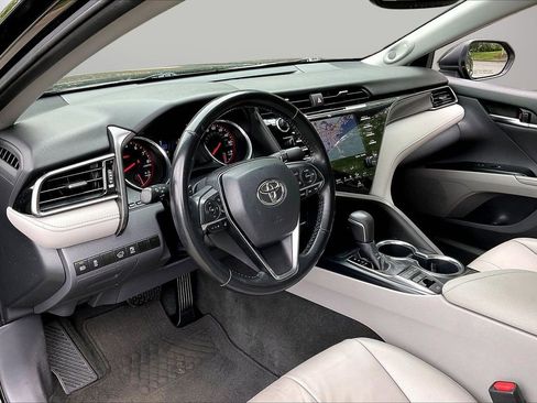 Used 2019 Toyota Camry XSE w/ Navigation Package FWD image 21