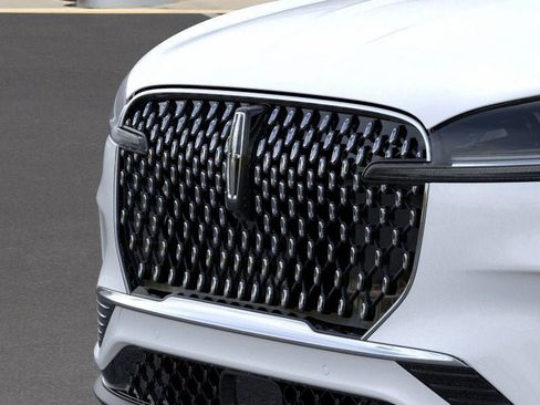 New 2025 Lincoln Aviator AWD image 17