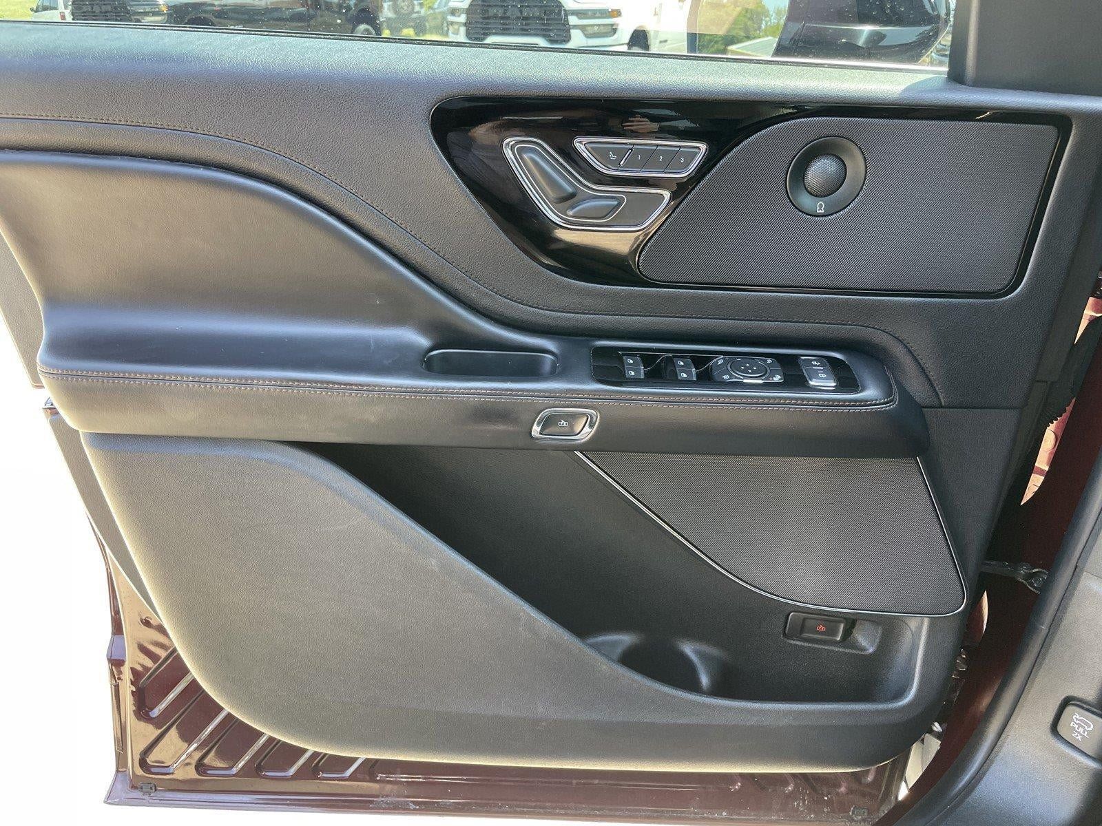 Used 2022 Lincoln Aviator Reserve w/ Elements Package Plus AWD/4WD image 38