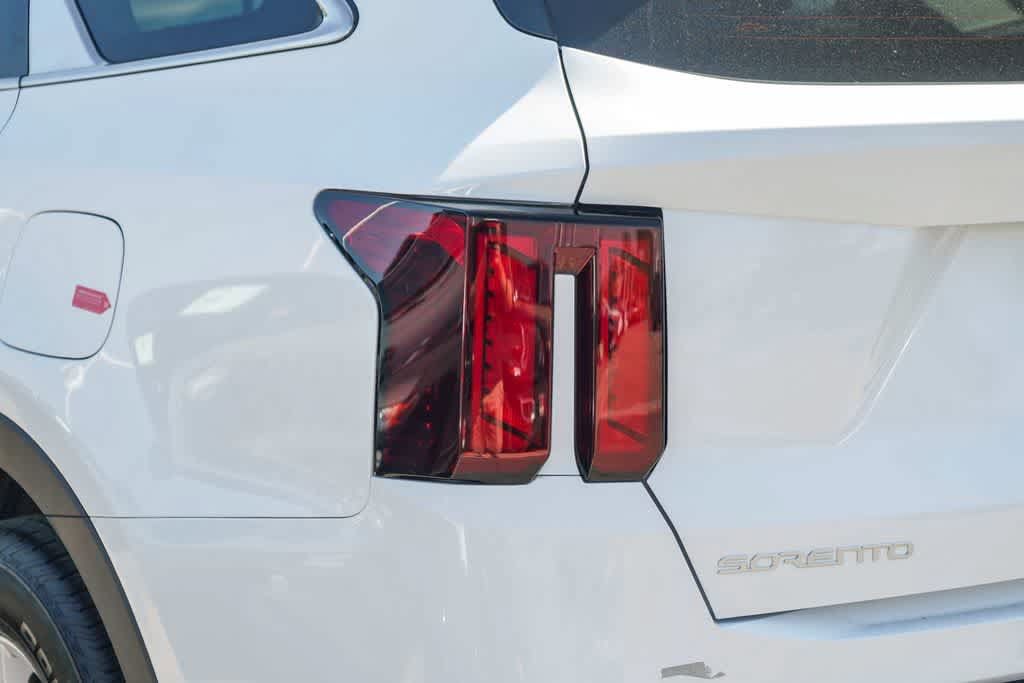 Used 2026 Kia Sorento LX FWD image 7