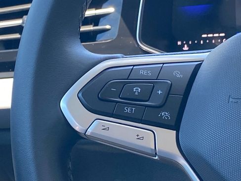 Certified 2025 Volkswagen Jetta SE FWD image 7