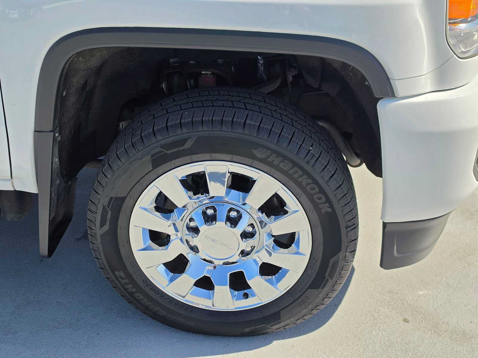Used 2016 GMC Sierra 2500 Denali w/ Duramax Plus Package AWD/4WD image 9