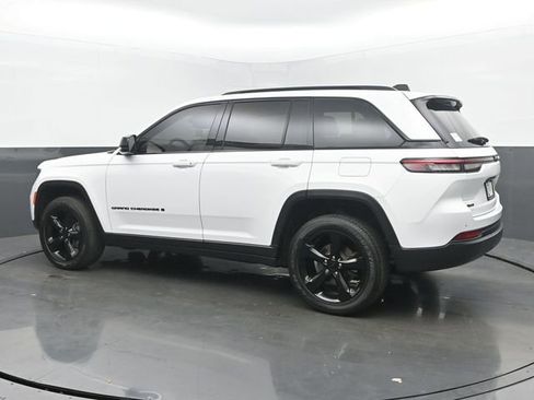 Used 2023 Jeep Grand Cherokee Altitude AWD/4WD image 3