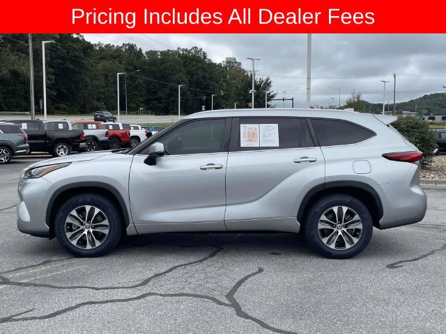 Used 2023 Toyota Highlander XLE FWD image 2