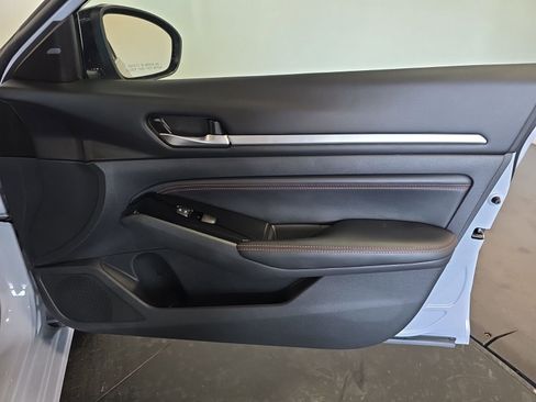 Used 2023 Nissan Altima 2.5 SR image 32