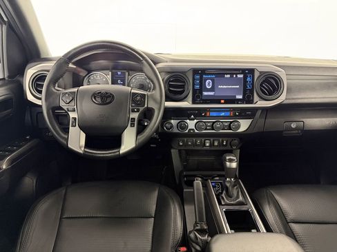 Used 2019 Toyota Tacoma Limited AWD/4WD image 12