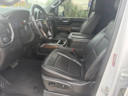 Used 2021 Chevrolet Silverado 2500 High Country w/ Z71 Off-Road Package AWD/4WD image 9