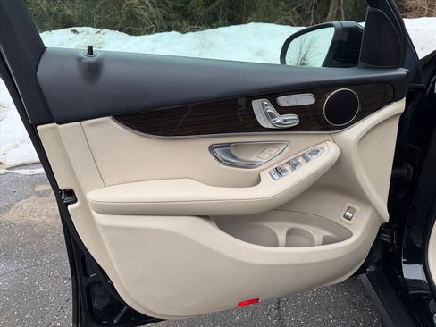 Used 2018 Mercedes-Benz GLC 300 4MATIC image 10