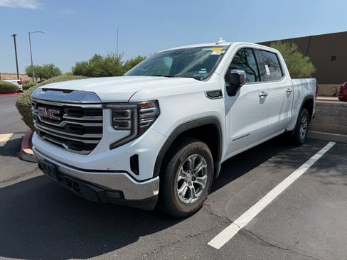 Used 2025 GMC Sierra 1500 SLT AWD/4WD image 2