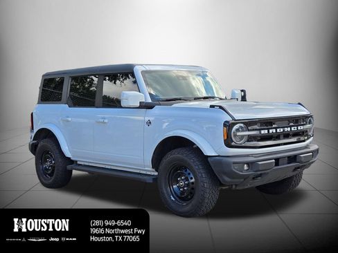 Used 2022 Ford Bronco Outer Banks AWD/4WD image 3