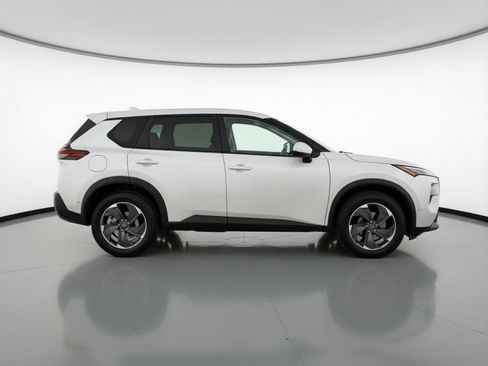 Used 2025 Nissan Rogue SV FWD image 11