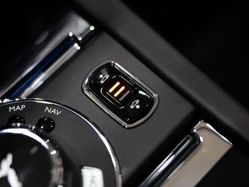 Used 2019 Rolls-Royce Wraith RWD image 58