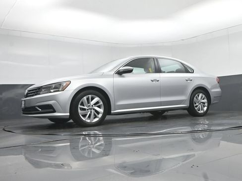 Used 2018 Volkswagen Passat 2.0T SE FWD image 53