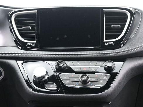 New 2026 Chrysler Pacifica Select image 26