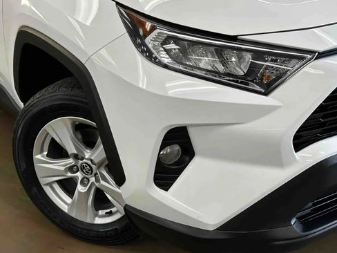 Used 2020 Toyota RAV4 XLE w/ XLE Grade Weather Package FWD image 24