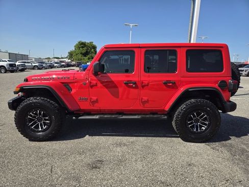 Used 2024 Jeep Wrangler Unlimited Rubicon AWD/4WD image 4