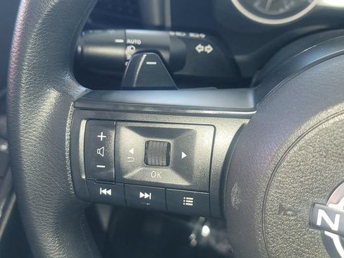 Used 2024 Nissan Rogue S FWD image 18