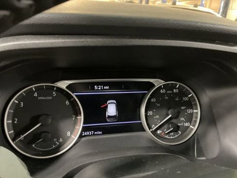 Used 2025 Nissan Rogue SV image 14