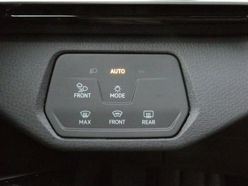 New 2025 Volkswagen ID.4 Pro S image 12