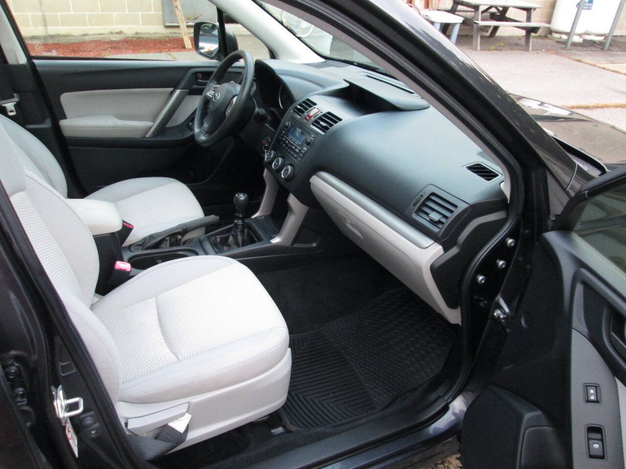 Used 2015 Subaru Forester 2.5i Premium AWD/4WD image 19