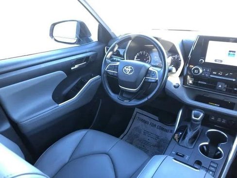 Used 2023 Toyota Highlander XLE FWD image 31