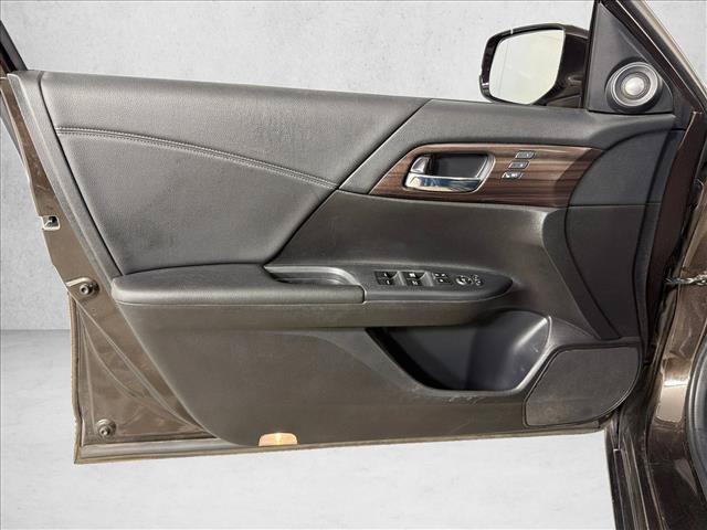 Used 2016 Honda Accord Touring image 12