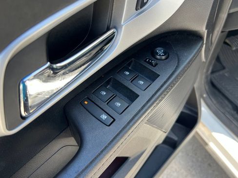 Used 2017 Chevrolet Equinox LS FWD image 11