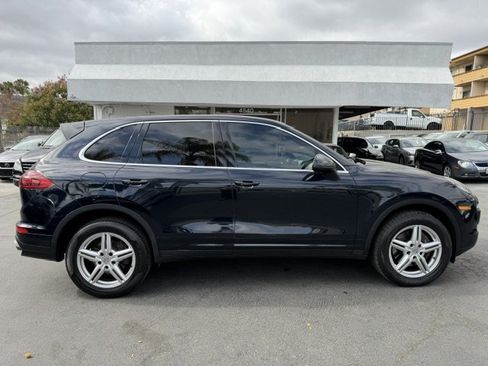 Used 2017 Porsche Cayenne w/ Premium Plus Package AWD/4WD image 1
