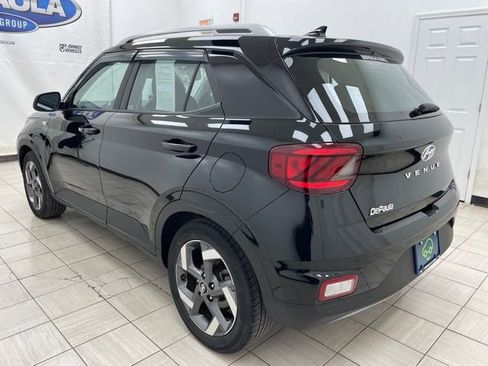 Used 2022 Hyundai Venue SEL image 20